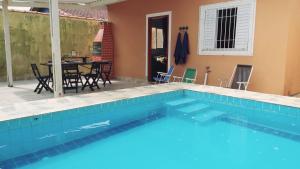 Bazén v ubytování Piscina Churrasqueira Área Gourmet Iguape SP nebo v jeho okolí