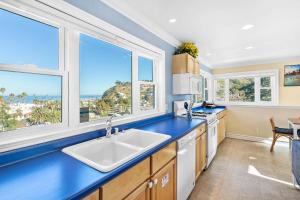 Η κουζίνα ή μικρή κουζίνα στο 318M Upper 318 Metropole #3 +11 φωτογραφίες
