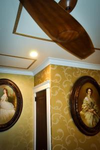 Ảnh trong thư viện ảnh của Chateau Connelsville Renaissance Era Suite ở Connellsville