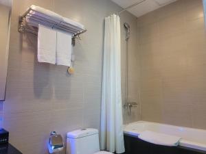 Koupelna v ubytování Luxeden Hotel Hanoi