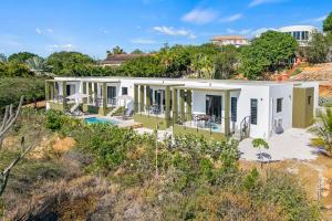 een luchtzicht op een huis op het strand bij SERU40 Appartement 2 in Willemstad
