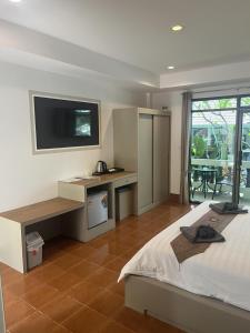 Ένα ή περισσότερα κρεβάτια σε δωμάτιο στο Tropical Palm +55 φωτογραφίες