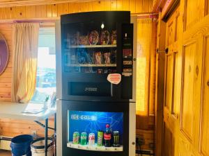 Dapur atau dapur kecil di Wisconsin-Aire Motel By OYO Random Lake