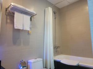Koupelna v ubytování Luxeden Hotel Hanoi