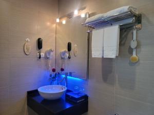 Koupelna v ubytování Luxeden Hotel Hanoi