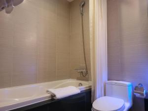 Koupelna v ubytování Luxeden Hotel Hanoi