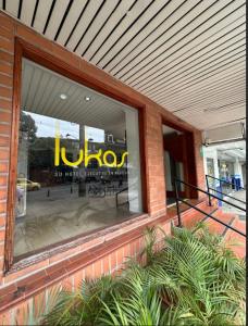 Sijil, anugerah, tanda atau dokumen lain yang dipamerkan di Hotel Lukas