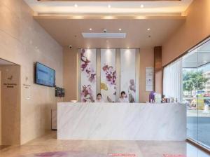 TV o dispositivi per l'intrattenimento presso Lavande Hotel Shenzhen International Convention and Exhibition Center Fuhai West Subway Station