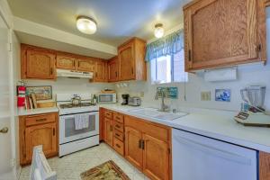 Kuchyň nebo kuchyňský kout v ubytování 347CA 347 Catalina