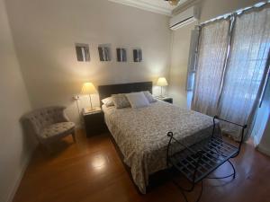 Postel nebo postele na pokoji v ubytování apartamentos Mercado de Triana