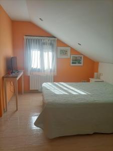 A bed or beds in a room at Hostal Casa Martinez