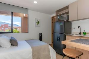 Η κουζίνα ή μικρή κουζίνα στο 81 Living by Simple Stay