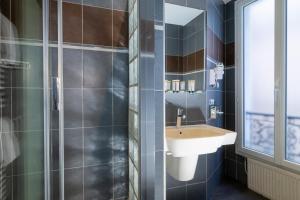 Ванная комната в Hôtel WYLD Saint Germain +28 фотографий