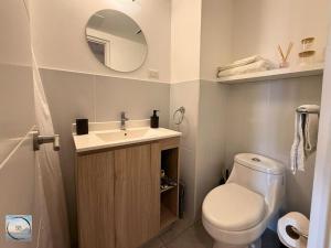 Bilik mandi di Incredibly Secure, Perfect Location, Central Studio +31 gambar