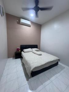 Кровать или кровати в номере H&A Homestay Bandar Tasek Mutiara +5 фотографий
