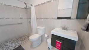 Ένα μπάνιο στο Aquaville Dorado Moderna Studio 6