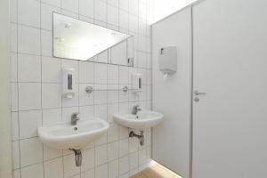 Koupelna v ubytování Hostel Filaretai + 37 fotografií