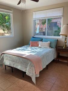 Postel nebo postele na pokoji v ubytování Pepper Bungalow