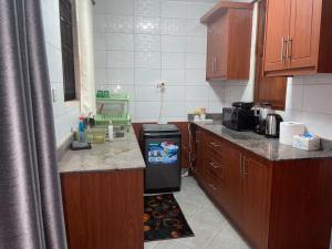 Fotografie z fotogalerie ubytování Cosy roadside apartment with fiber internet v destinaci Kampala