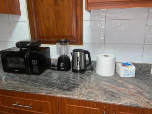 Fotografie z fotogalerie ubytování Cosy roadside apartment with fiber internet v destinaci Kampala + 19 fotografií