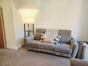 Φωτογραφία από το άλμπουμ του Cozy Home Away from Home with London & Gatwick Airport Nearby σε Redhill