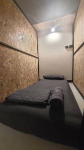 Postel nebo postele na pokoji v ubytování Outback Hostel & Community