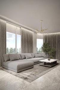 un soggiorno con un grande divano e un tavolo di Dukley Villa sea view a Budua