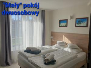 Ένα ή περισσότερα κρεβάτια σε δωμάτιο στο Pokoje Sandra I