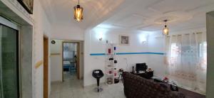 a room with a white wall with blue lines at RÉSIDENCE VGP LOGPOM in Douala
