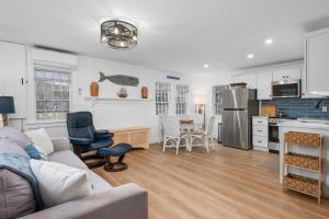 een woonkamer met een bank en een keuken bij 9 Gilbert Street South Yarmouth- No Plans in South Yarmouth