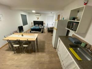 a kitchen and living room with a table and a couch at Loft Terraza 9I7 Cochera en Excelente Ubicación in Villa Mercedes
