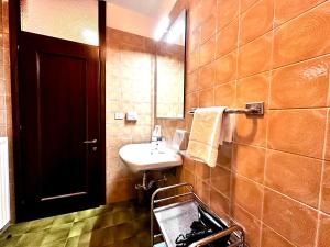 Ένα μπάνιο στο Bay Watch apartment by the sea +34 φωτογραφίες