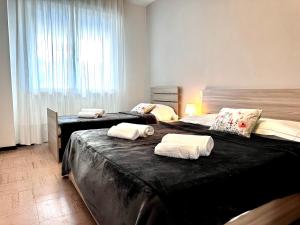 Ένα ή περισσότερα κρεβάτια σε δωμάτιο στο Bay Watch apartment by the sea