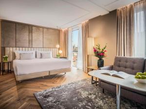 Ein Bett oder Betten in einem Zimmer der Unterkunft Anantara Grand Hotel Krasnapolsky Amsterdam