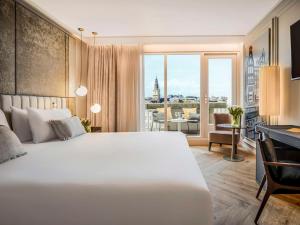 Ein Bett oder Betten in einem Zimmer der Unterkunft Anantara Grand Hotel Krasnapolsky Amsterdam