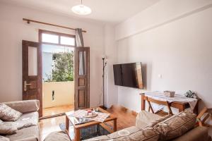 Μια τηλεόραση ή/και κέντρο ψυχαγωγίας στο Elithas Central & Budget Stay
