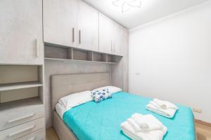 Postel nebo postele na pokoji v ubytování SMERALDA Green