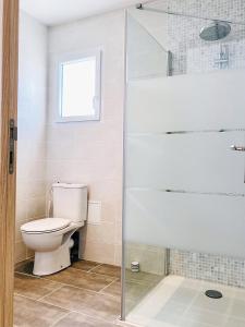 Koupelna v ubytování Studio La Fontaine cosy et climatisé 2 personnes + 15 fotografií