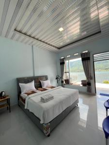 Katil atau katil-katil dalam bilik di Vandu's View Guest house & Restaurant +37 gambar