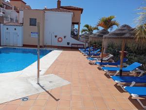 Bazén v ubytování Cielos de Maro nebo v jeho okolí