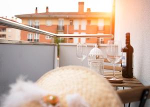 a table with two glasses and a bottle of wine at Monzubi Etxi Holiday Home Gernika-Lumo in Guernica y Luno