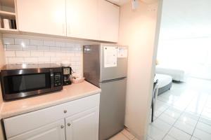 A kitchen or kitchenette at Castle 1733 Ocean view studio with direct beach access, pool, tennis & free parking