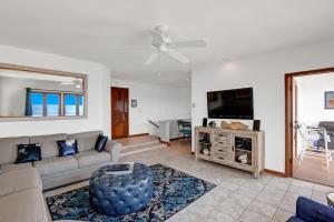 Μια τηλεόραση ή/και κέντρο ψυχαγωγίας στο H155 - Hamilton Cove Villa 1-55