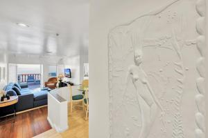 Μια τηλεόραση ή/και κέντρο ψυχαγωγίας στο H157 - Hamilton Cove Villa 1-57