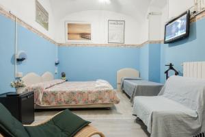 A television and/or entertainment centre at A Roma San Pietro Best Bed