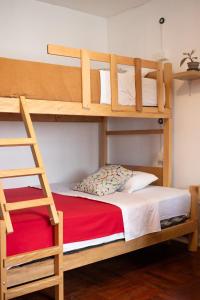 Ένα ή περισσότερα κρεβάτια σε δωμάτιο στο Temazcal Hostel