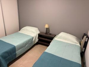 En eller flere senge i et værelse på Depto Costanera