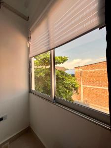 a window in a room with a window shade at Habitación Central en Doradal 01 in Puerto Triunfo