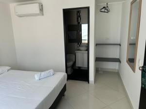 Postel nebo postele na pokoji v ubytování Hotel 79 Poblado