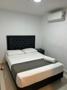 Postel nebo postele na pokoji v ubytování Hotel 79 Poblado